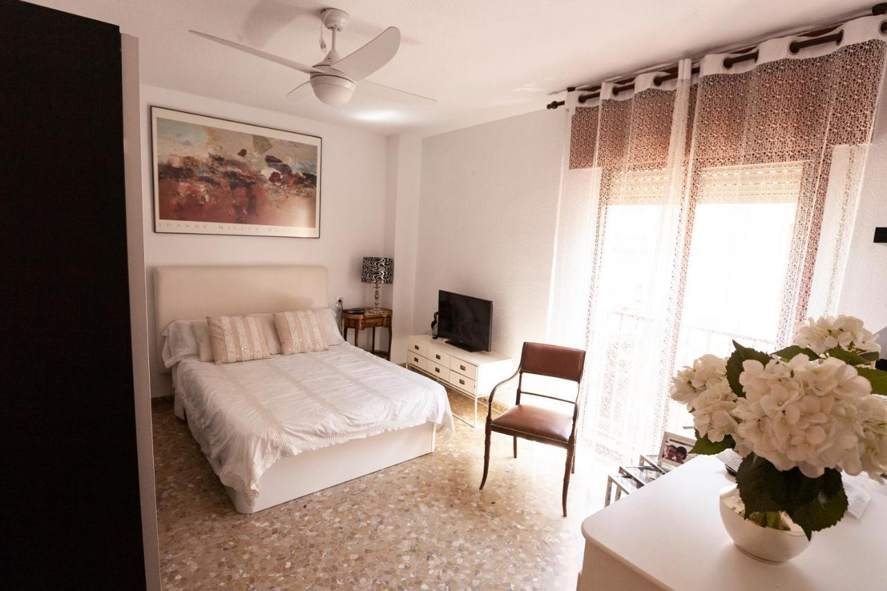 lola.- HABITACION DE MATRIMONIO, CON BAÑO PRIVADO Granada Exterior foto
