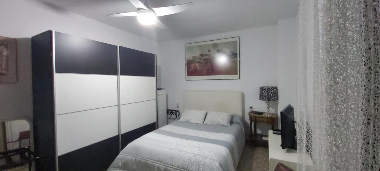 lola.- HABITACION DE MATRIMONIO, CON BAÑO PRIVADO Granada Exterior foto