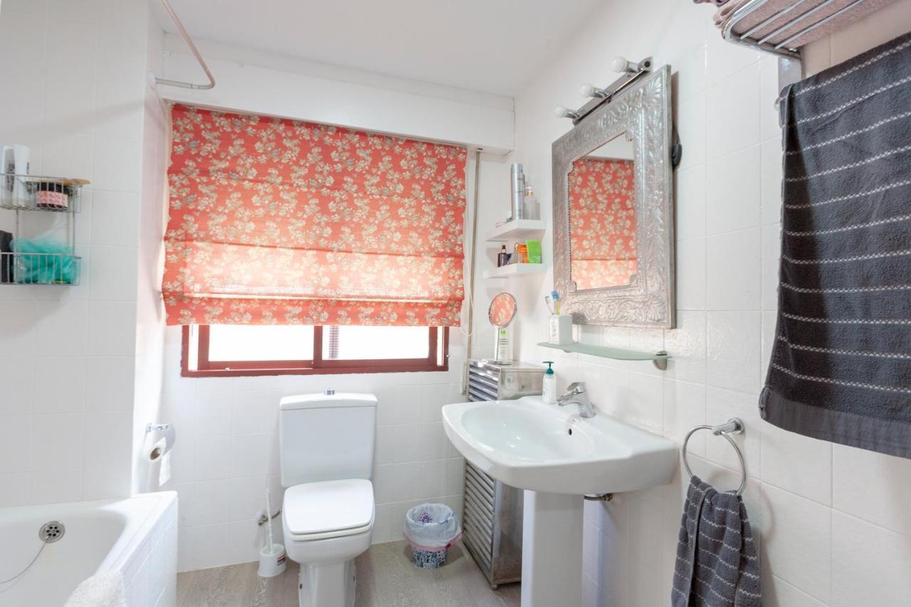 lola.- HABITACION DE MATRIMONIO, CON BAÑO PRIVADO Granada Exterior foto